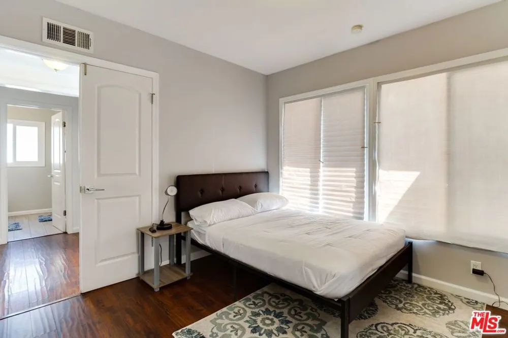 7553 GARDEN GROVE AVENUE Reseda, CA 91335