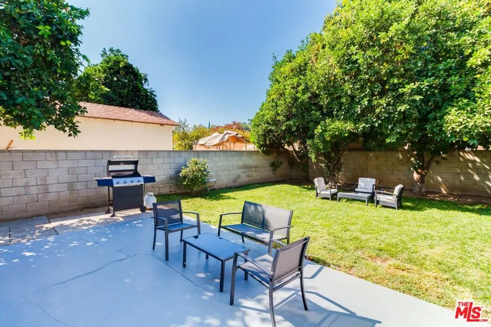 7553 GARDEN GROVE AVENUE Reseda, CA 91335