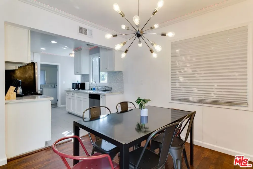 7553 GARDEN GROVE AVENUE Reseda, CA 91335