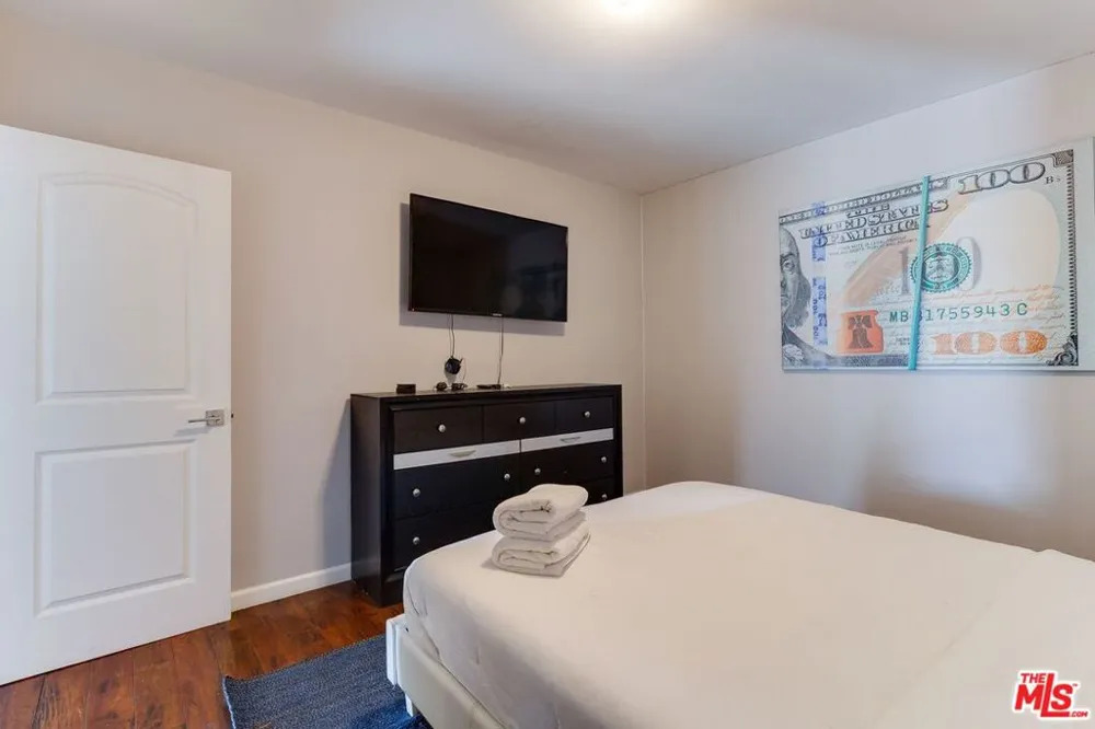 7553 GARDEN GROVE AVENUE Reseda, CA 91335