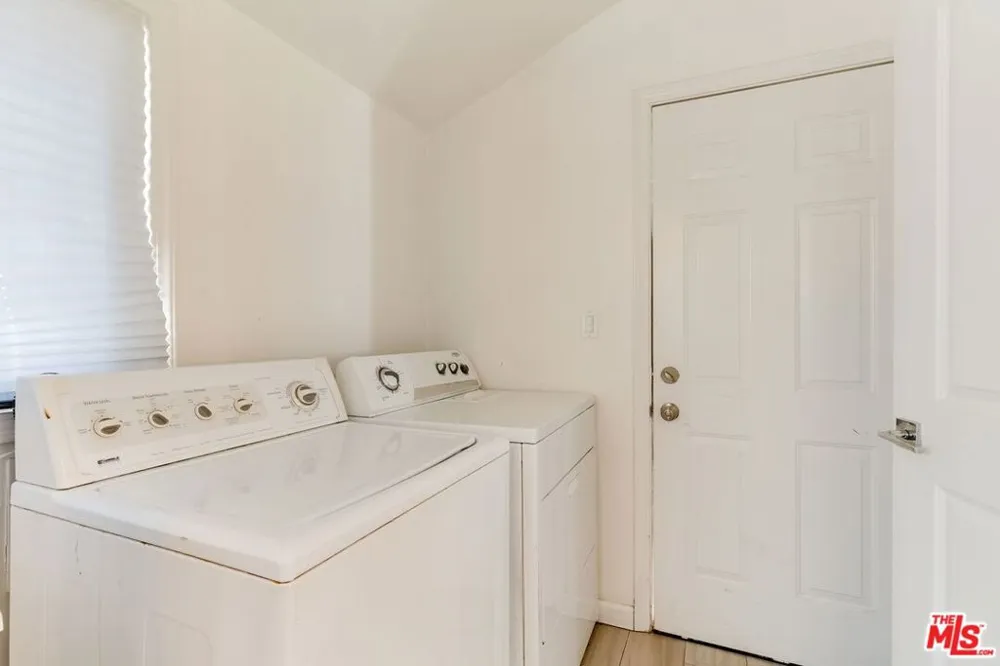 7553 GARDEN GROVE AVENUE Reseda, CA 91335