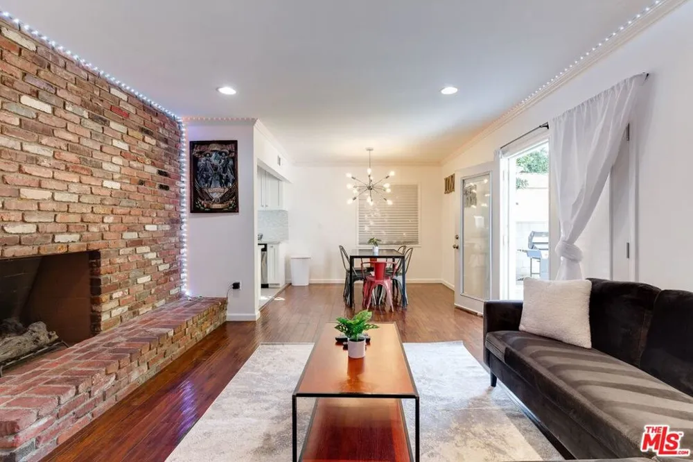 7553 GARDEN GROVE AVENUE Reseda, CA 91335