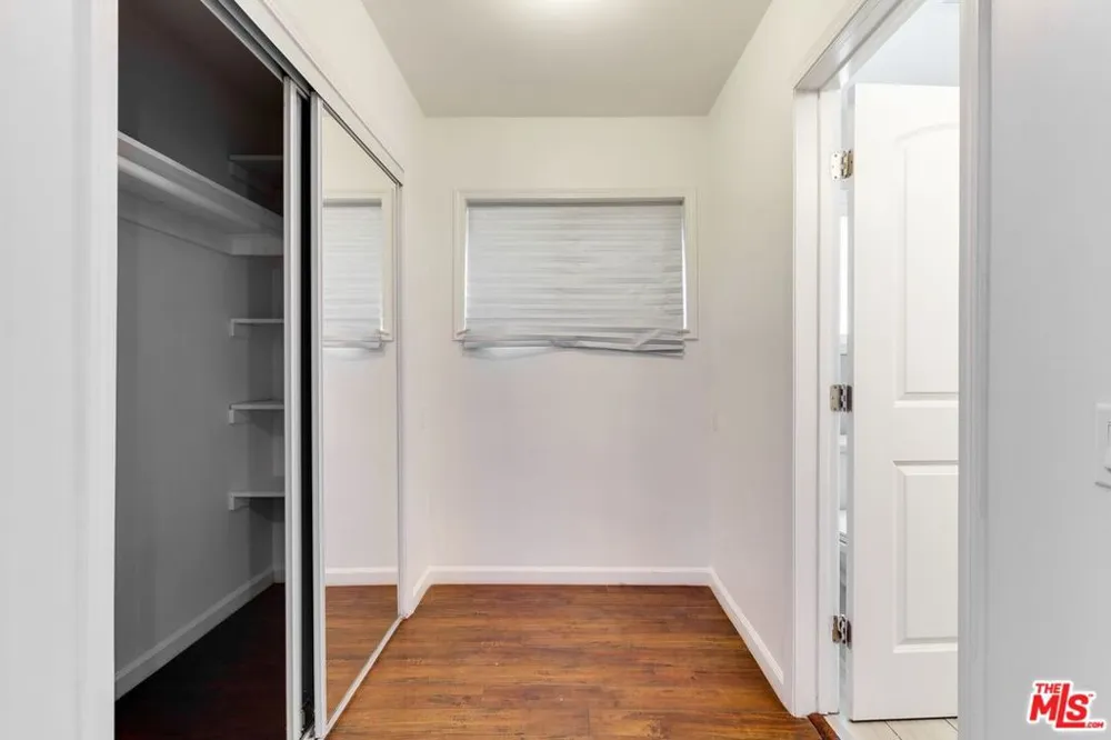 7553 GARDEN GROVE AVENUE Reseda, CA 91335
