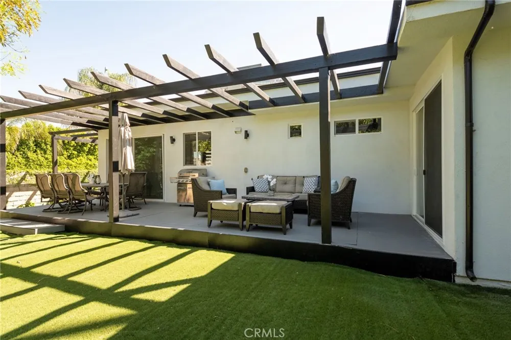 5849 Shirley Tarzana, CA 91356