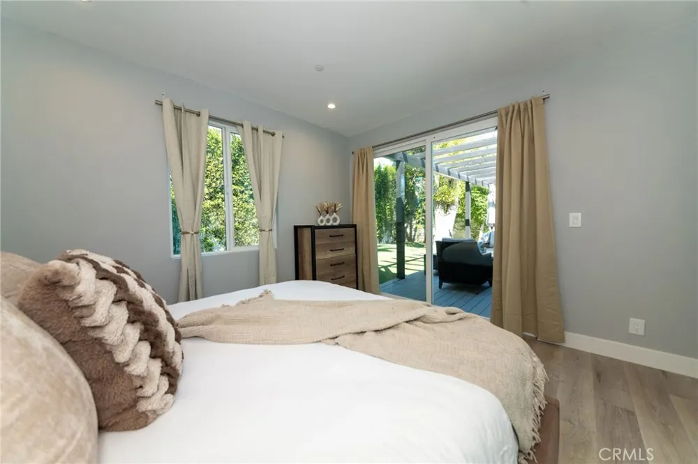 5849 Shirley Tarzana, CA 91356