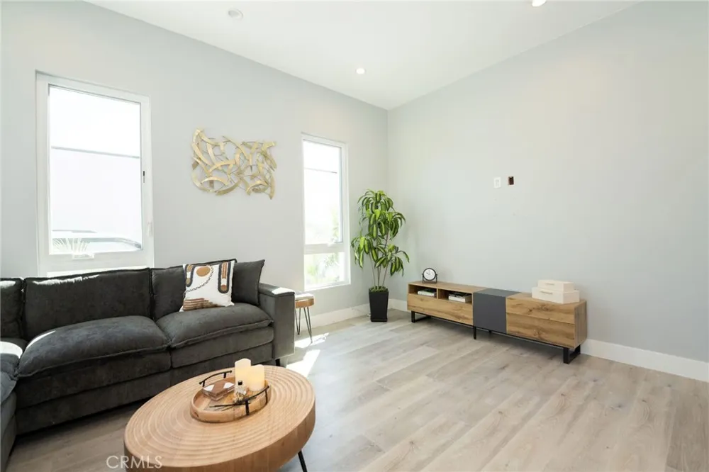 5849 Shirley Tarzana, CA 91356