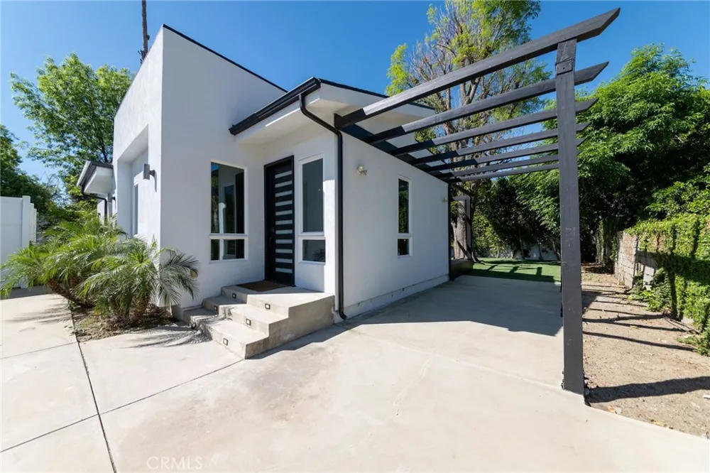 5849 Shirley Tarzana, CA 91356