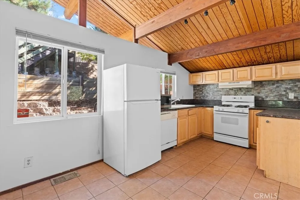1132 Crags Lane Fawnskin, CA 92333