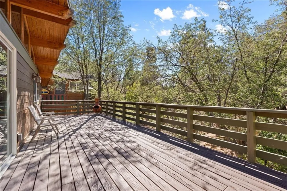 1132 Crags Lane Fawnskin, CA 92333