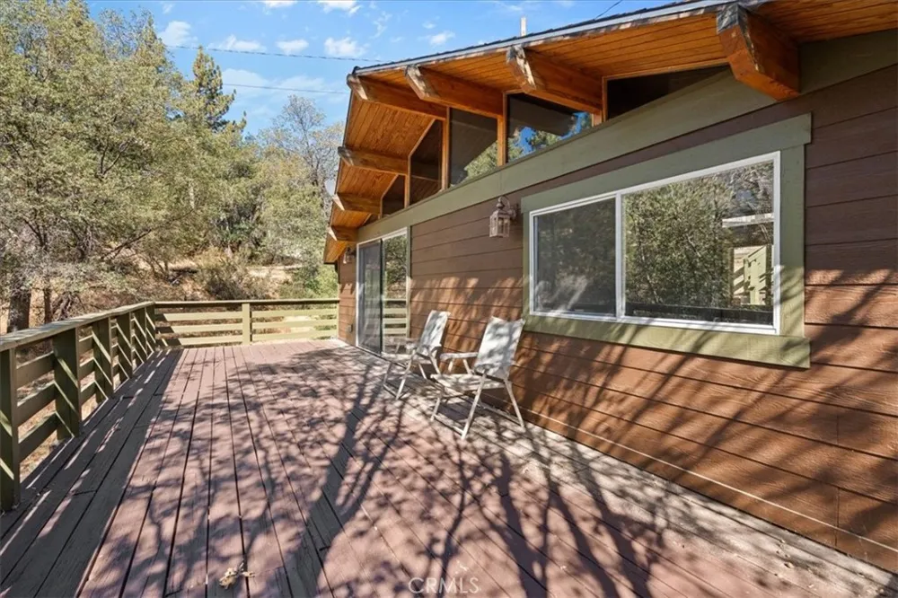 1132 Crags Lane Fawnskin, CA 92333