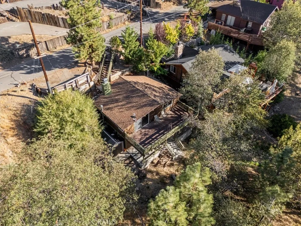 1132 Crags Lane Fawnskin, CA 92333