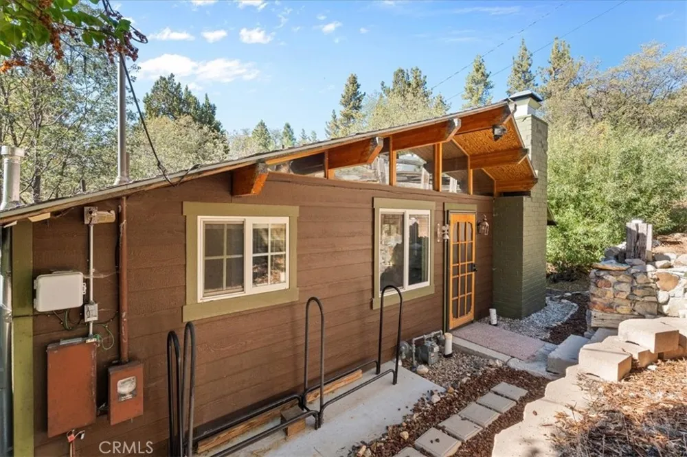 1132 Crags Lane Fawnskin, CA 92333