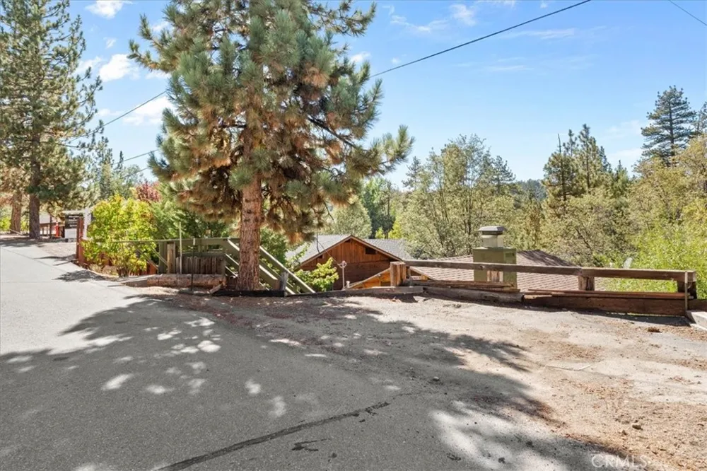 1132 Crags Lane Fawnskin, CA 92333