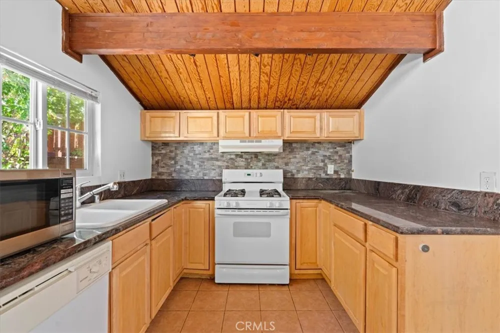 1132 Crags Lane Fawnskin, CA 92333