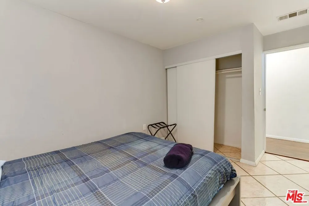 6659 AMIGO AVENUE Reseda, CA 91335
