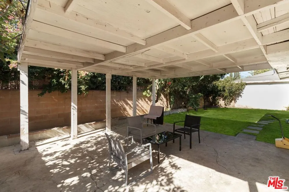 6659 AMIGO AVENUE Reseda, CA 91335