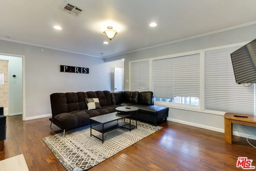 6659 AMIGO AVENUE Reseda, CA 91335