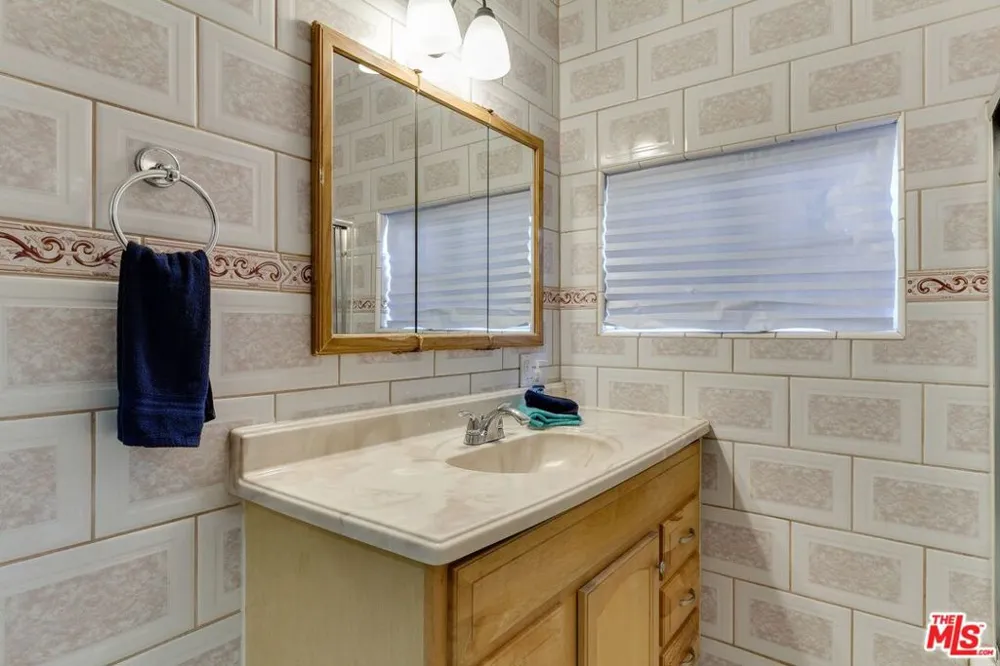 6659 AMIGO AVENUE Reseda, CA 91335