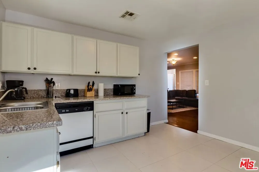 6659 AMIGO AVENUE Reseda, CA 91335