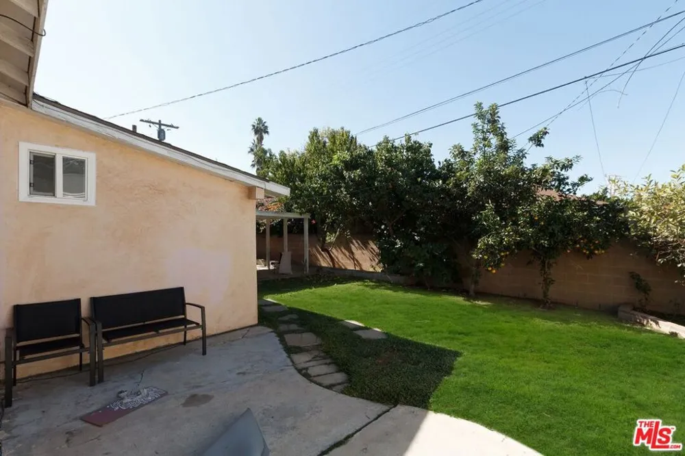 6659 AMIGO AVENUE Reseda, CA 91335