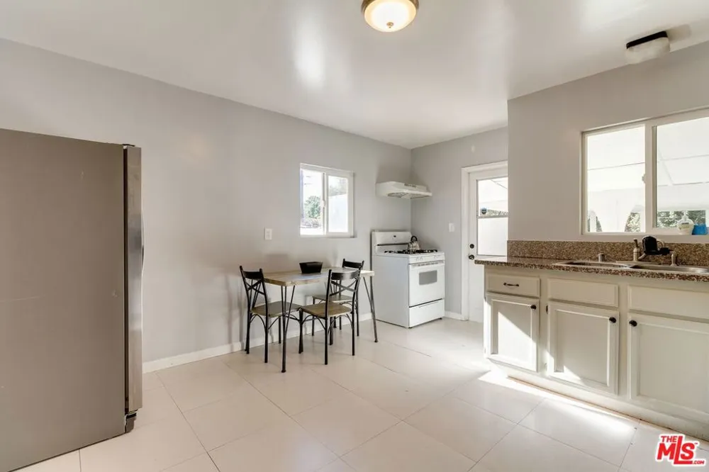 6659 AMIGO AVENUE Reseda, CA 91335