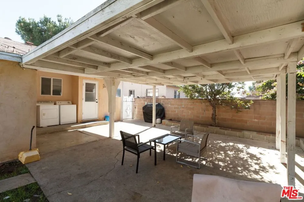 6659 AMIGO AVENUE Reseda, CA 91335