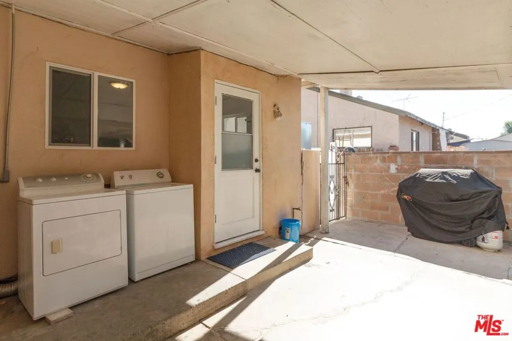 6659 AMIGO AVENUE Reseda, CA 91335