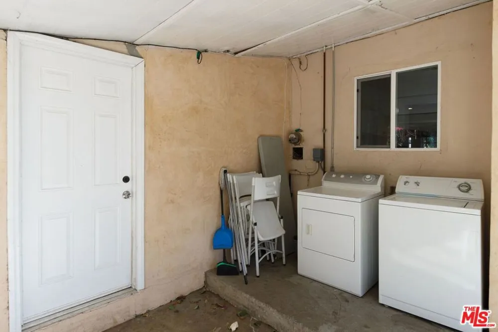 6659 AMIGO AVENUE Reseda, CA 91335