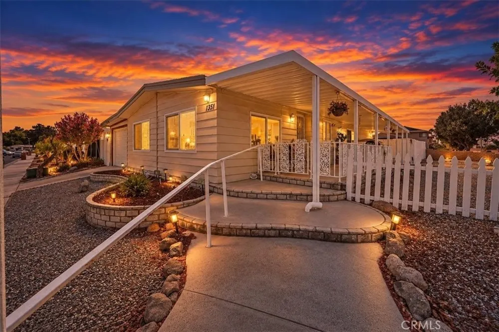 1351 Cabrillo Hemet, CA 92543