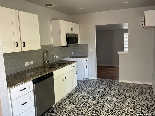 760 LINDA LOU DR San Antonio, TX 78223