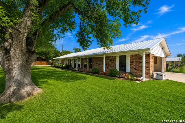 222 DEER RUN ST Pleasanton, TX 78064