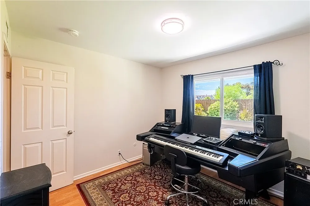 21902 Grovepark Drive Saugus, CA 91350