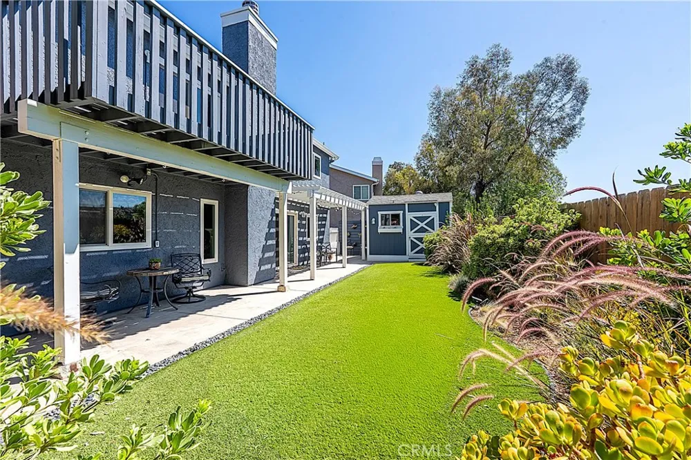 21902 Grovepark Drive Saugus, CA 91350