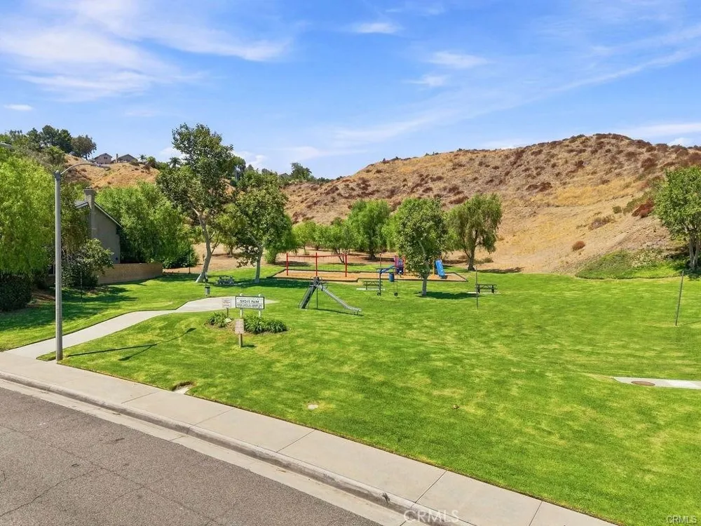21902 Grovepark Drive Saugus, CA 91350