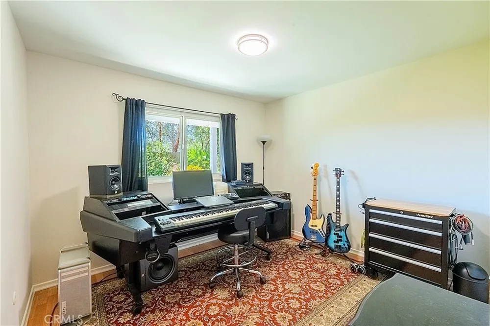 21902 Grovepark Drive Saugus, CA 91350