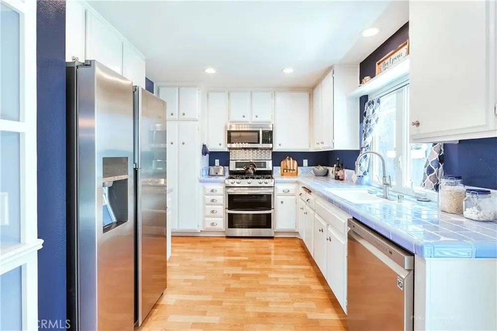 21902 Grovepark Drive Saugus, CA 91350