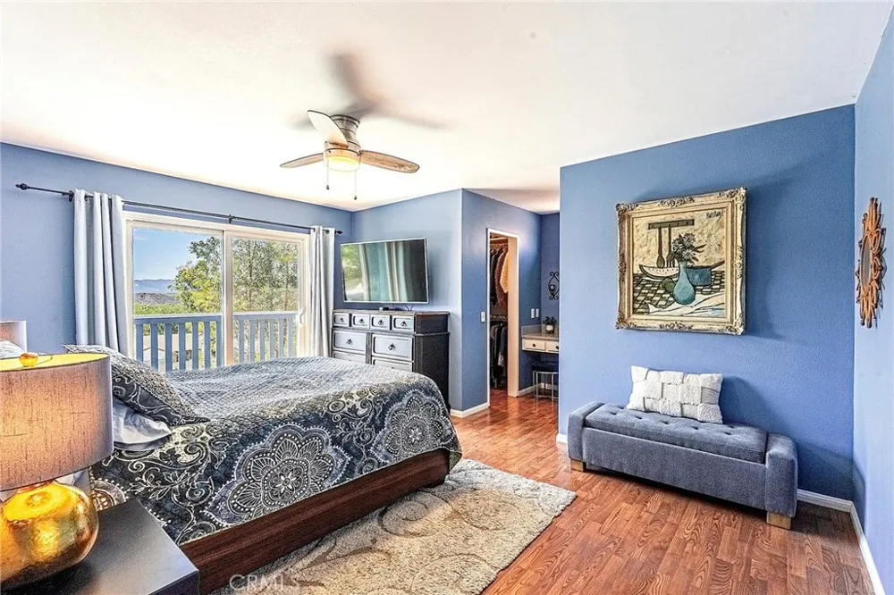 21902 Grovepark Drive Saugus, CA 91350