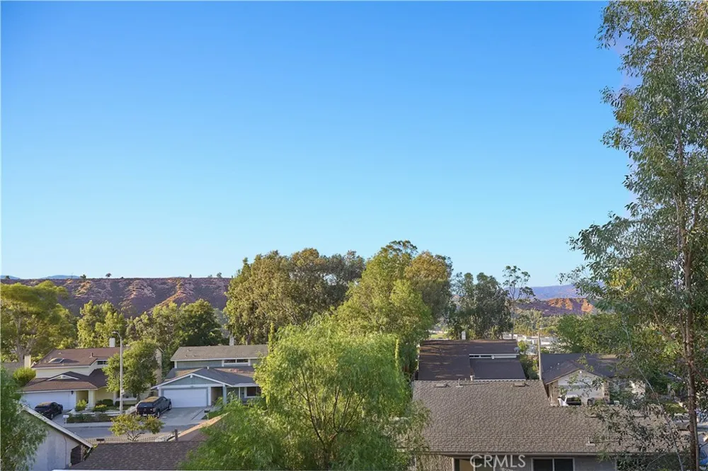 21902 Grovepark Drive Saugus, CA 91350