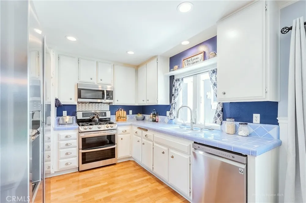 21902 Grovepark Drive Saugus, CA 91350