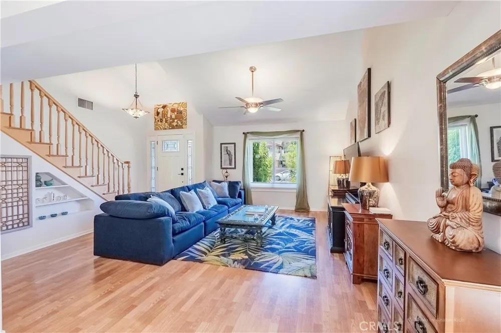 21902 Grovepark Drive Saugus, CA 91350