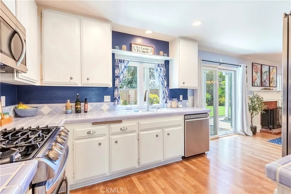 21902 Grovepark Drive Saugus, CA 91350