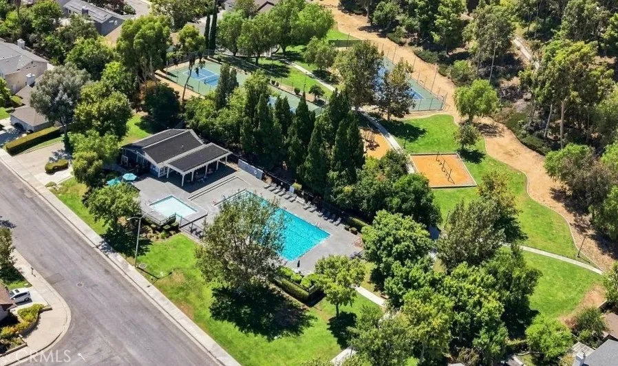 21902 Grovepark Drive Saugus, CA 91350