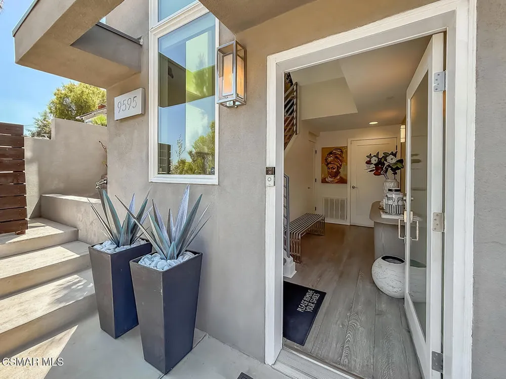 9595 Dennis Way Chatsworth, CA 91311