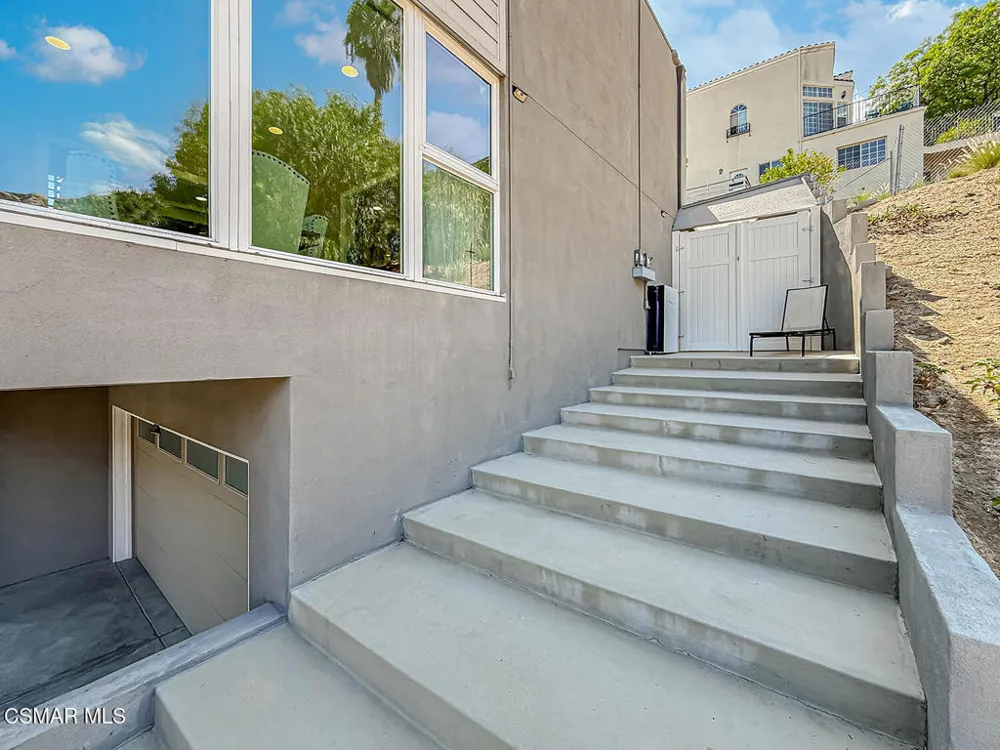 9595 Dennis Way Chatsworth, CA 91311