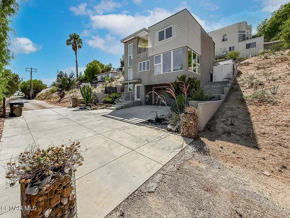 9595 Dennis Way Chatsworth, CA 91311