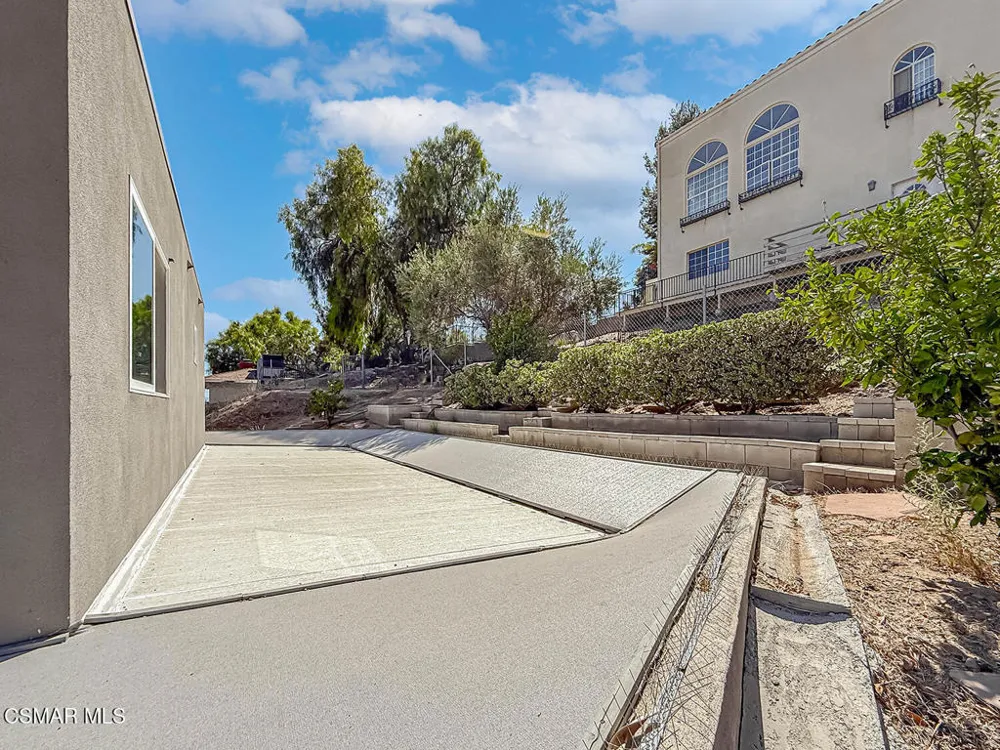 9595 Dennis Way Chatsworth, CA 91311