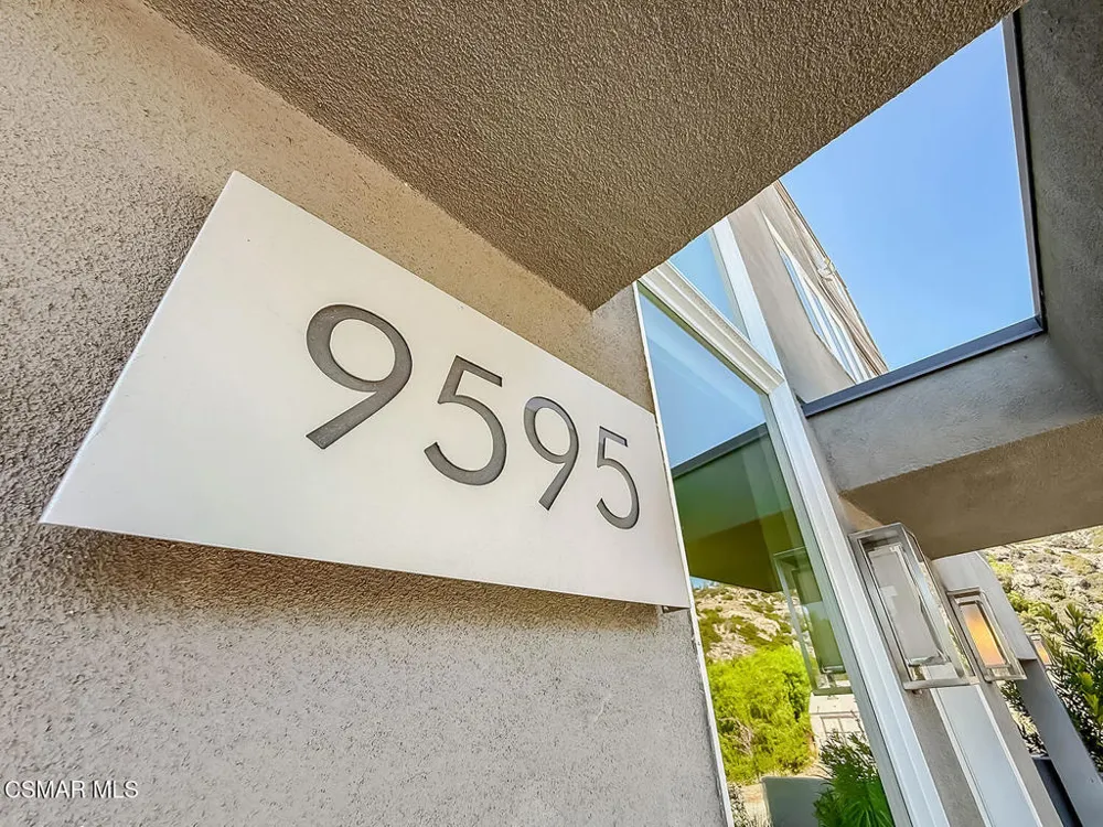 9595 Dennis Way Chatsworth, CA 91311
