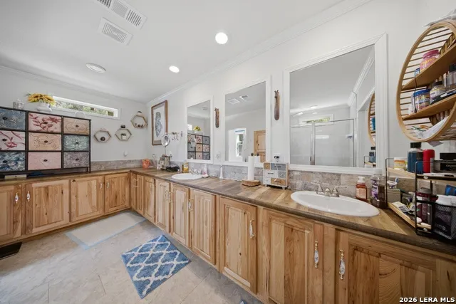 321 County Road 4614 Castroville, TX 78009