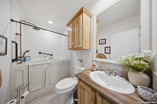 321 County Road 4614 Castroville, TX 78009
