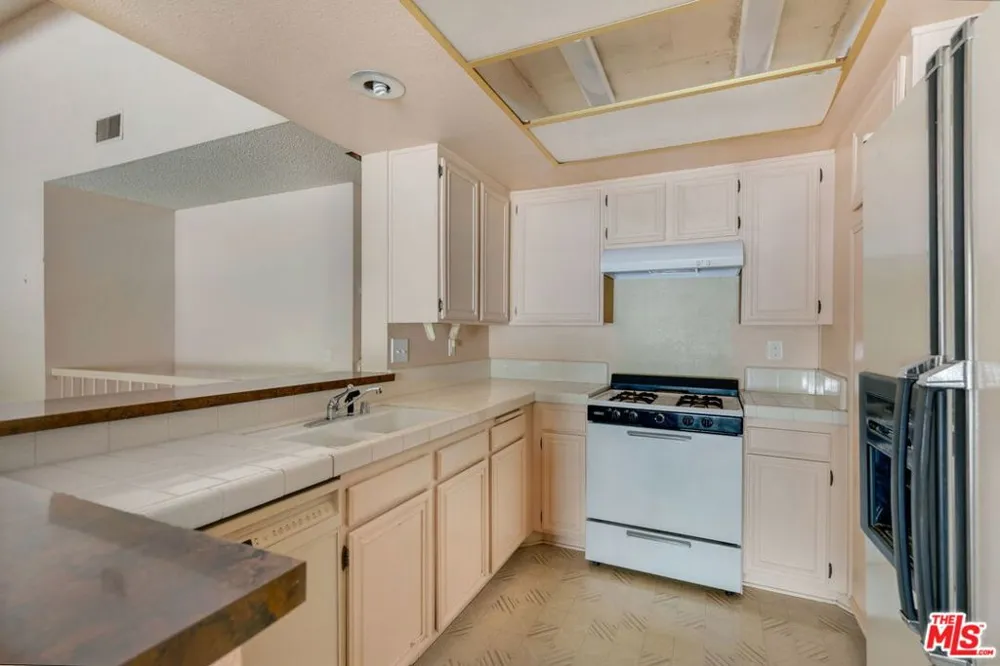 17105 Palisades Circle Pacific Palisades, CA 90272